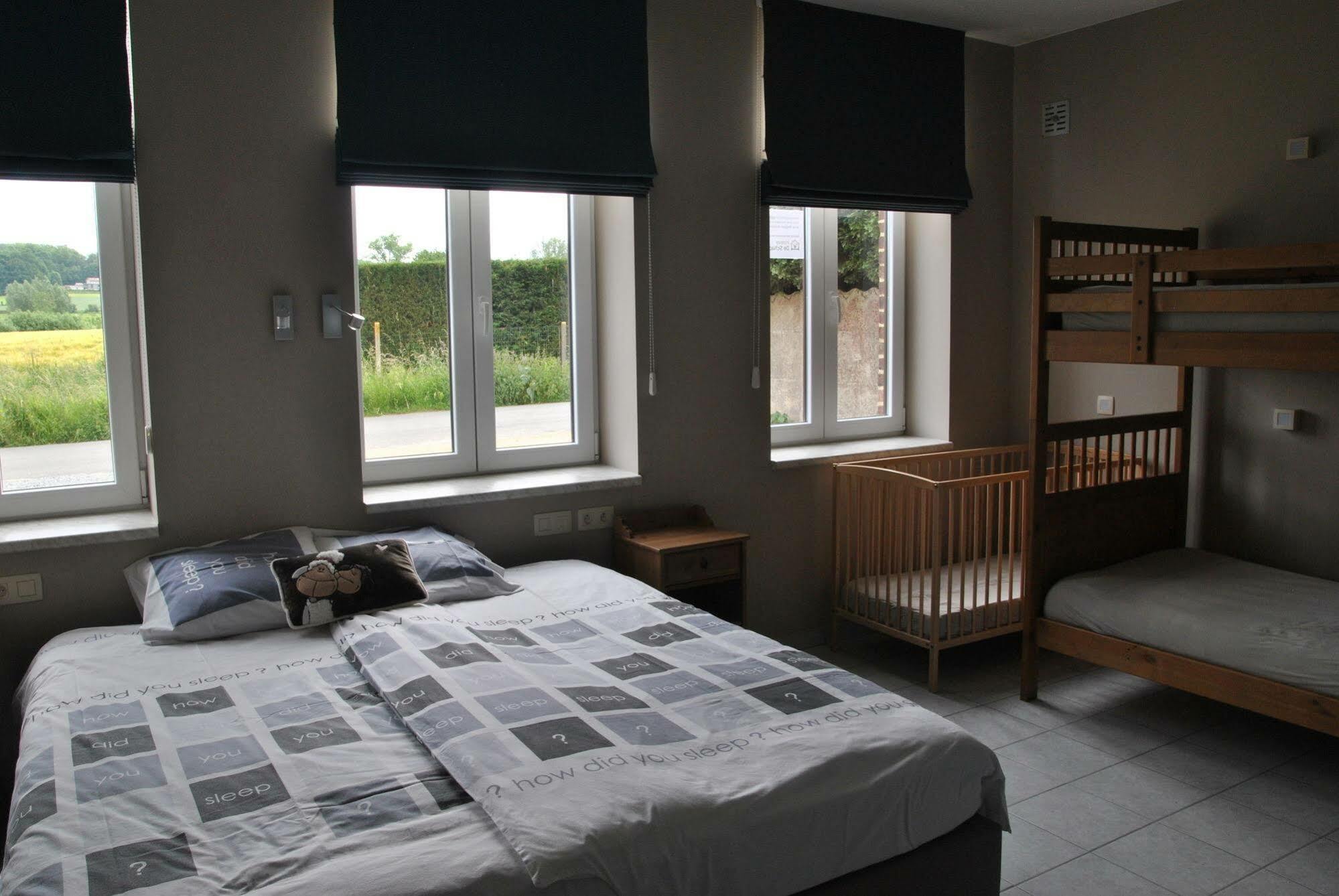 Hoevehotel Ронс Екстериор снимка