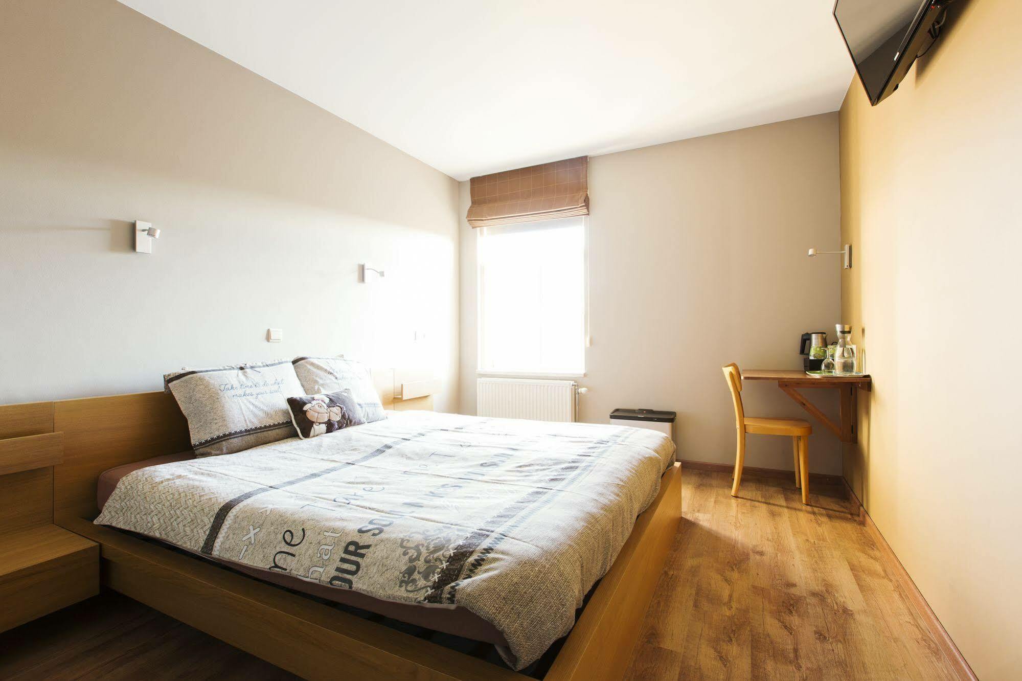 Hoevehotel Ронс Екстериор снимка